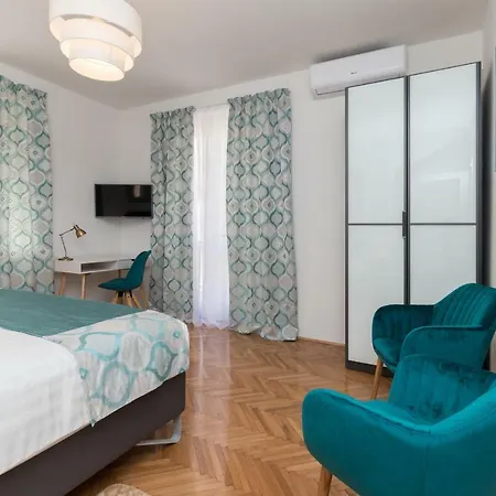 Deluxe Navis Apartment